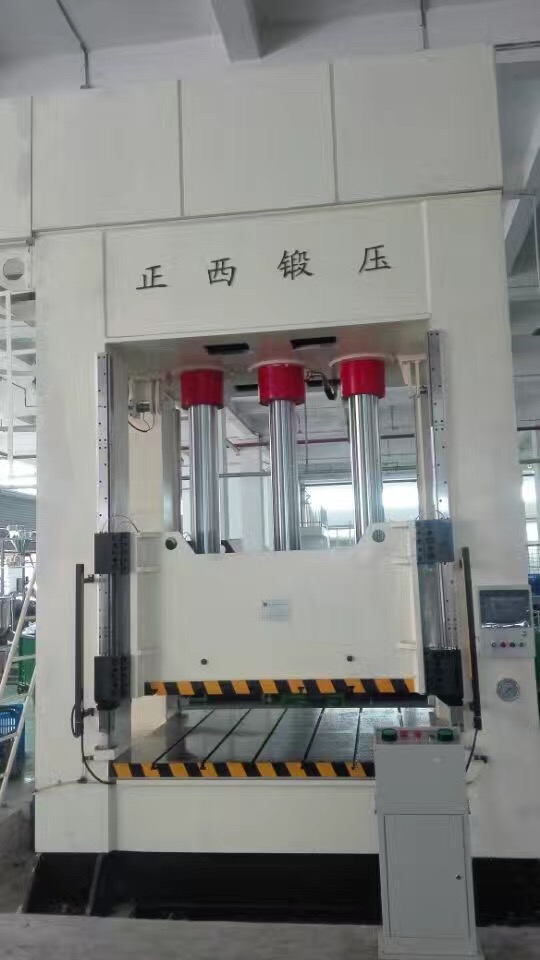 此批設備為重慶客戶一次性向我公司訂購的機器，在所有公司員工的努力下，我們在規定的時間內向客戶交貨并調試完成。
